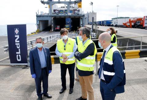 Miguel ,Ángel Revilla, presidente de Cantabria; Jaime González, presidente de la APS; Francisco Martín, consejero de Innovación, Industria, Transporte y Comercio y Pablo Pellón, delegado de CLdN en Ca