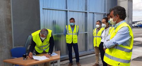 signing the reception of the work