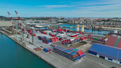 Terminal de contenedores del puerto de Santander