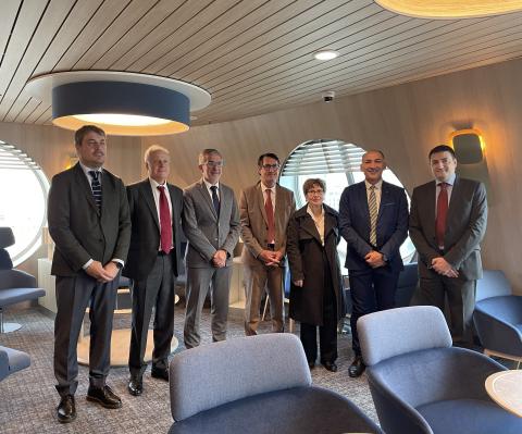 De izq. a dcha: Roberto Castilla, director BF en España; Eduardo Arasti, consejero de Industria; César Díaz, presidente APS; Jean-Marc Roue, presidente BF; Marianne Carré, cónsul de Francia en Bilbao; Olivier Le Bras, consejero regional de Bretaña; Xavier Larcher, Embajada de Francia en Madrid y coordinación Francia España EES.