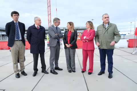 De izq. a dcha: Arana, Arasti, Díaz, Sánz de Buruaga, Gómez de Diego y Media durante la visita