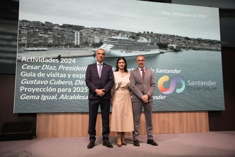 De izq. a dcha: Cubero, Igual y Díaz durante la presentación en FITUR