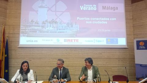 de izq. a dcha: Rodríguez serrano, Díaz Maza y Fernández Prado durante la sesión La conexión artística, cultural y deportiva de los puertos y sus ciudades