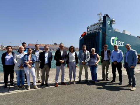 Visita del equipo rectoral de la UC a las instalaciones portuarias