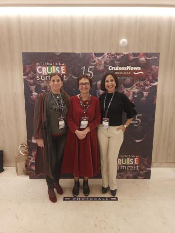 De izq. a dcha: Paz Cinadevilla, coordinadora del servicio de turismo de Santander, Sophie Lanos, responsable de cruceros de la APS y Cristina López, subdirectora de CNMG, organizadores de ICS, durante el SUMMIT.
