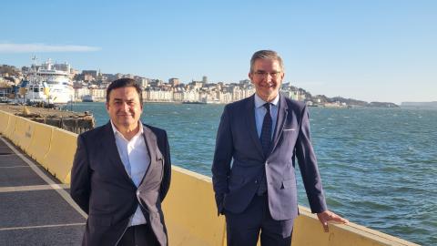 De izq. a dcha: Santiago Díaz Fraile, director de la APS y César Díaz, presidente de la APS momentos antes de la rueda de prensa