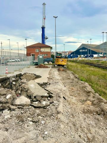 n marcha las obras del nuevo cerramiento de seguridad entre el control de Raos y el acceso ferroviario al puerto