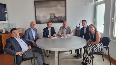 Morillo-Velarde y Díaz con parte de los equipos de la asociación y de los servicios jurídicos de la APS