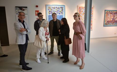 ©culturadesantander. de izq. a dcha): el presidente de la Autoridad Portuaria de Santander, César Díaz; los artistas Isabel Villar y Sergio Sanz; el comisario de la exposición, Juan Riancho; la concejala de Cultura, Juventud y Educación del Ayuntamiento de Santander, Noemí Méndez y la directora general de cultura del Gobierno de Cantabria, Eva Guillermina Fernández esta mañana durante la inauguración de la exposición